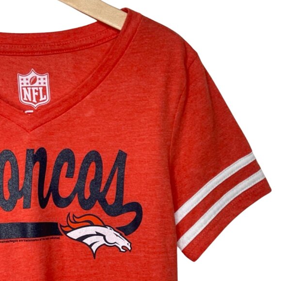 NFL TEAM APPAREL | Girl's Denver Broncos Lightweight Stretch Tee | Size M/8 - Picture 3 of 11